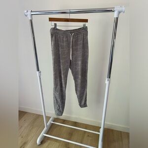 Vuori‎ Grey/White Camo Joggers Size Small